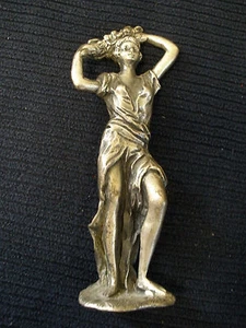 Peltro Italy Cast Pewter Woman Carrying Basket on Head/grapes Wheat Farmer - Bild 1 von 5