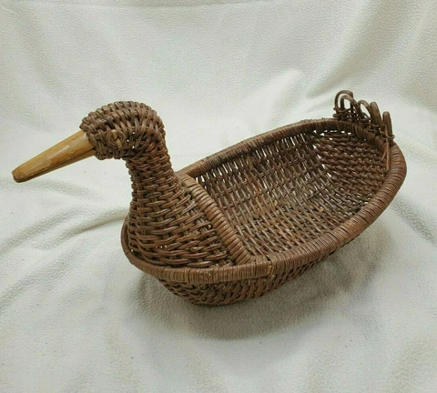 Vintage Wicker Duck Basket Brown Animal MCM Mid Century Primitive Style Decor Cover