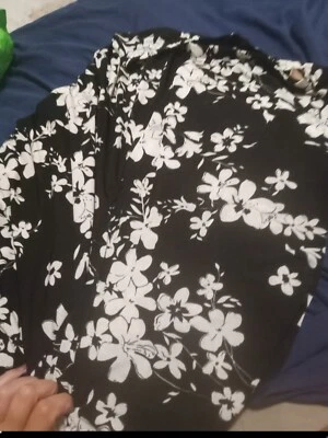 M 码 Susan Lawrence 黑/白及膝花卉印花裙 — 第 1/3 张图片