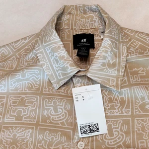 Keith Haring Hemd Herren H&M Knopfleiste Kurzarm hellbraun Small neu mit Etikett neu mit Etikett - Bild 1 von 7