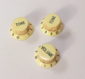Aged Knobs Set For USA Strat - Vintage Yellow Ivory with Green Font - Bild 1 von 4
