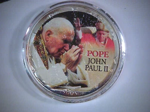 2005 COLORIZED AMERICAN SILVER EAGLE WITH POPE JOHN PAUL ON OBVERSE, 1 OUNCE ASW - Picture 1 of 3