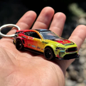 2023 Ford Mustang RTR Spec 5 Keychain Keyring Gift for Men Mini Muscle Car Charm - Foto 1 di 7