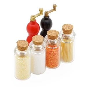 Set 4 barattoli da condimento in miniatura 1:12 e 2 macina spezie sale pepe utensili da cucina - Foto 1 di 7