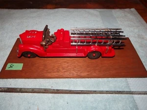Vintage 1940's Die-Cast 11” Hubley Kiddie Toy Fire Truck 11” (Restored) Mounted - Picture 1 of 14