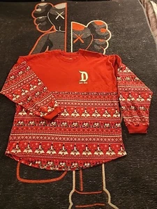 DISNEY PARK SPIRIT JERSEY SHIRT CHRISTMAS CASTLE MICKEY & MINNIE KISSING HOLIDAY - Picture 1 of 17