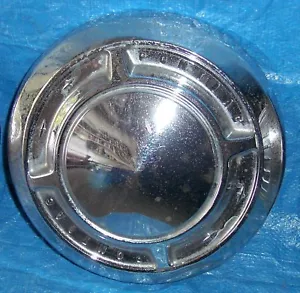 RF982 1950's 1960's Pontiac Hubcap Dog Dish - Picture 1 of 2