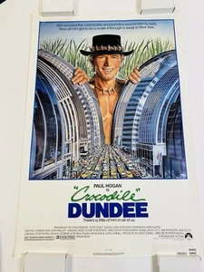 1986 CROCODILE DUNDEE UNUSED ORIGINAL ROLLED NSS 27x41 MOVIE POSTER PAUL HOGAN - Picture 1 of 11