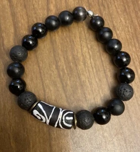 Schwarzer Lavagestein und schwarzer Onyx Perlen Herren Handgelenk Größe Tribal Stil Armband. - Bild 1 von 2