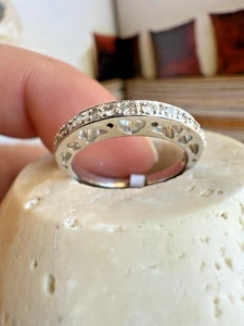 Ladies ESTATE 18k White Gold NATURAL Diamond Heart Ring Band - Picture 1 of 5