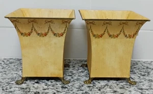 PAIR OF RIBBON & BOW MOTIF TOLE DECORATOR PLANTERS - Bild 1 von 8
