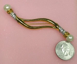 Broche prendedor de doble barra tono dorado Avon grandes perlas de imitación firmadas de colección - Imagen 1 de 9