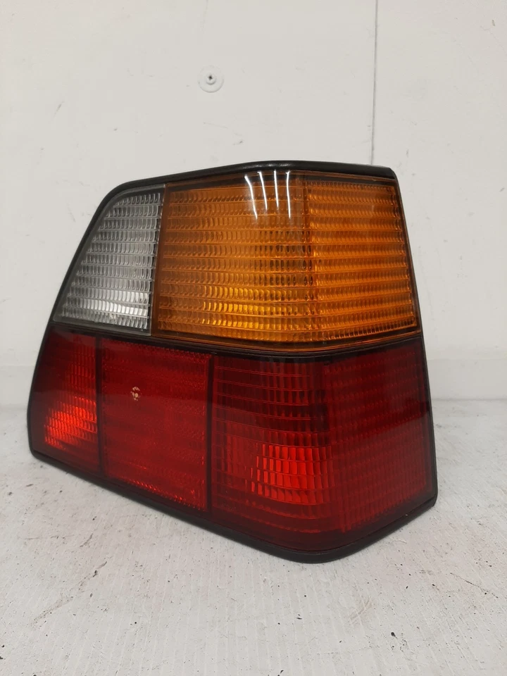 Volkswagen Golf 1983-1992 traseira direita 191945258 - Imagem 1 de 4