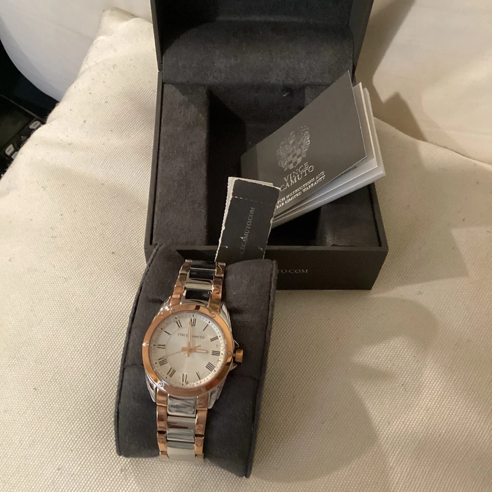Relógio Vince Camuto ouro prata link novo com etiquetas na caixa - Imagem 1 de 1