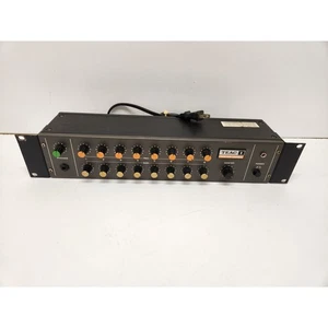 Unidad de mezcla TEAC Tascam serie modelo 1 enciende - Imagen 1 de 8