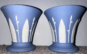 (2) Pair Of 1952 WEDGWOOD BLUE JASPER WARE 3.5in VASE BULRUSHES & LEAVES England - Picture 1 of 5