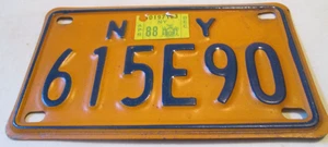 Etiqueta de matrícula de motocicleta del estado de Nueva York de colección con pegatina 1988 615E90 - Imagen 1 de 2