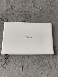 Ordinateur portable ASUS X550C blanc pour pièces seulement écran endommagé - Photo 1/19