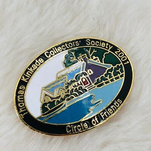 Prendedor de solapa esmaltada Thomas Kinkade Society Circle of Friends 2001 - Imagen 1 de 2