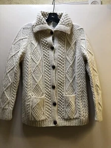 TARA FASHIONS VINTAGE WOMEN’S CABLE SWEATER HAND MADE IN IRELAND SZ S 19x 26  - Picture 1 of 3