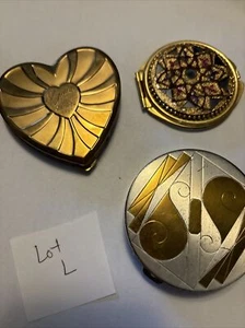 Lote de 3 compactos de maquillaje cosmético en polvo vintage de los años 50 acabado latón-oro - Imagen 1 de 7