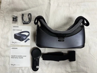Samsung Gear VR Powered By Oculus - Black - Open Box - lightly used - Image 1 of 4