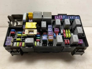 Jeep JK Wrangler 3.8L TIPM Module and Fuse Box 04692332AF 2011 035716 - Picture 1 of 6