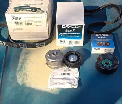 Cinturón serpentino Dayco D60950K1 para camioneta Chevy Olds Express SaVana Suburban 1500 Foto 1 de 4