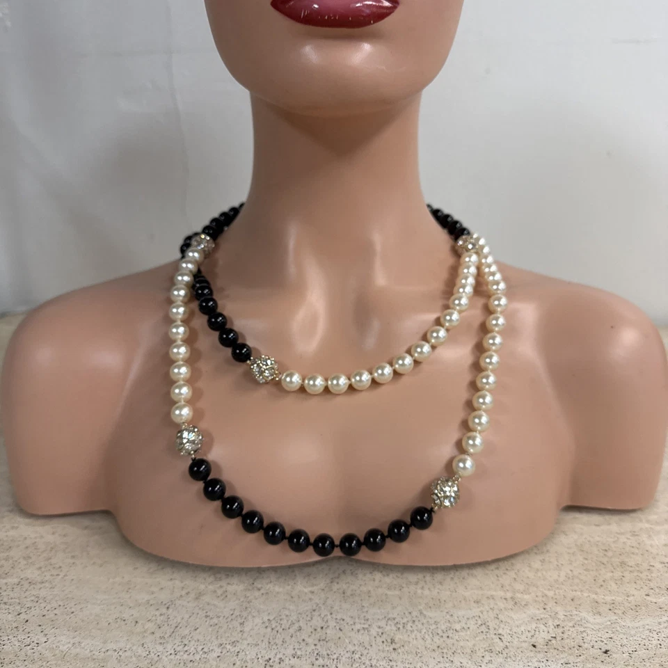 Collar de San Juan en capas disfraz perlas cierre de palanca blanco y negro Foto 1 de 4