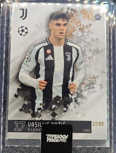 2024-25 Topps Total Football Base Vasilije Adzic RC Rookie 37/99 - Imagen 1 de 2