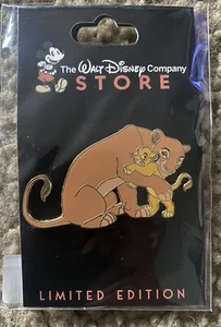 D23 Expo 2024 Simba König der Löwen Umarmungen sind die besten Walt Disney Company Pin Store LE 300 - Bild 1 von 1