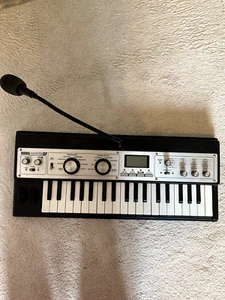 Korg Microkorg Synthesizer Vocoder XL, comes as is, no leads, runs on batteries - Picture 1 of 5