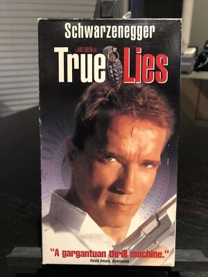 True Lies (VHS 1995) Arnold Schwarzenegger Jaime Lee Curtis Action RomCom HTF NM - Image 1 of 4