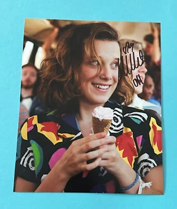 Millie Bobby Brown - Stranger Things - autografo originale firmato!!! - Foto 1 di 1