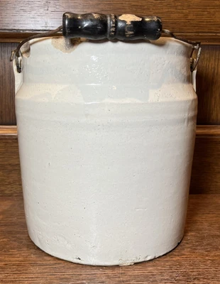 Antiguo tarro de gres de galón con tapa y mango de madera de fianza de alambre 1800 (B) Foto 1 de 4