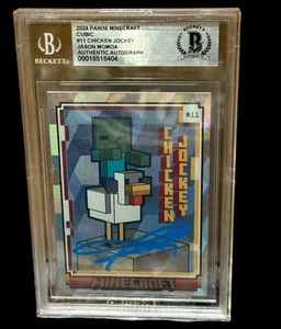 JASON MOMOA FIRMADO MINECRAFT 2024 PANINI CUBIC POLLO JOCKEY BECKETT - Imagen 1 de 1