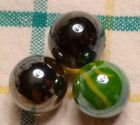 3 marbres irisés 1 verre opaque vert + 2 lustres ? Translucide 