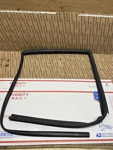 97-01 Honda CR-V LH Driver Rear Door Run Window Seal Weather Channel Seal 4212 - Picture 1 of 7