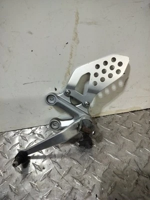 2004-2005 SUZUKI GSXR 600 750 OEM LEFT REARSET SHIFTER ASSEMBLY NO FOOTPEG/LINK - Image 1 of 4