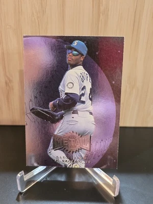 Fleer Metal Universe 1996 titanio #3 Ken Griffey Jr. Seattle Mariners  Foto 1 de 2