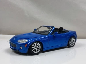 Modellino auto Burago 1:24 Mazda MX-5 Mk3 NC Miata Eunos Roadster metallo blu - Foto 1 di 8