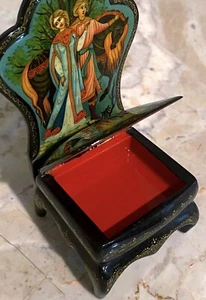 ESTATE SALE - GENUINE RUSSIAN LACQUER BOX - HANDMADE - SIGNED - BEAUTIFUL!! - Picture 1 of 6