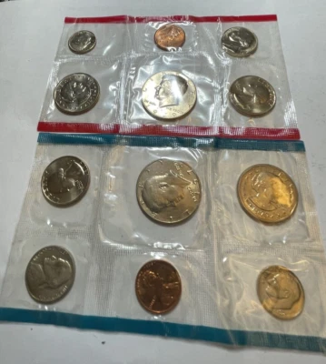 1979 Official U.S. Mint Set Philadelphia & Denver Uncirculated in Original Pack - Image 1 of 2