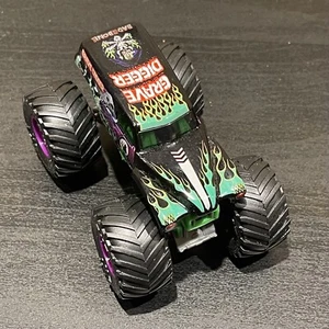 Hot Wheels Grave Digger Monster Jam 4 x 4 camion ROTOLA LIBERAMENTE BKT pneumatici usati in ottime condizioni - Foto 1 di 10