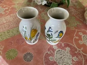 PORTMEIRION - BOTANIC GARDEN, 2 TUSCANY VASES, 6.75in, BINDWEED & CYCLAMEN - Picture 1 of 2