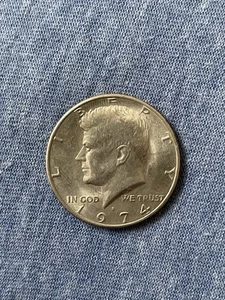 1974 Kennedy Half Dollar – Extremely Fine Condition – Collectible U.S. Coin - Picture 1 of 2