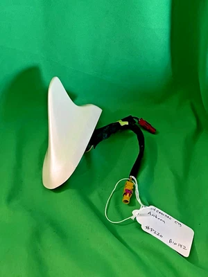 Cadillac CTS 2014-2019 antena aleta de tiburón OEM Foto 1 de 4