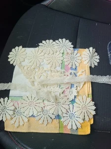 lote vintage adornos de encaje crochet cordones asst'd ANTIGUO hecho a mano encaje flores restos - Imagen 1 de 7