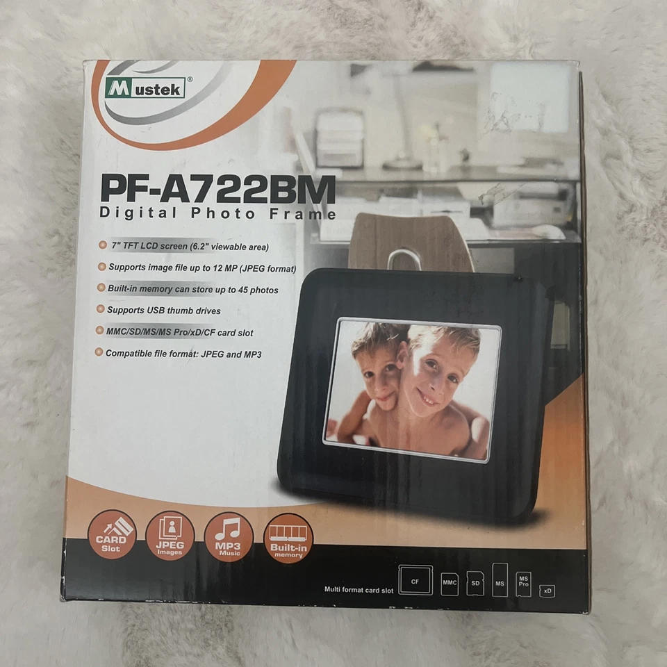 PF-A722BM Digital Photo Frame  7" frame  MP3 Music Holds 45 JPEG Pictures - Image 1 of 4