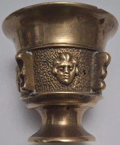 Antiguo boticario miniatura de latón bronce diseño tallado siglos XVII-XVIII - Imagen 1 de 17